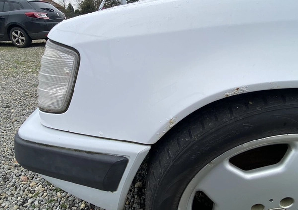 Mercedes-Benz W124 (1984-1993) cena 23500 przebieg: 260000, rok produkcji 1988 z Starachowice małe 106